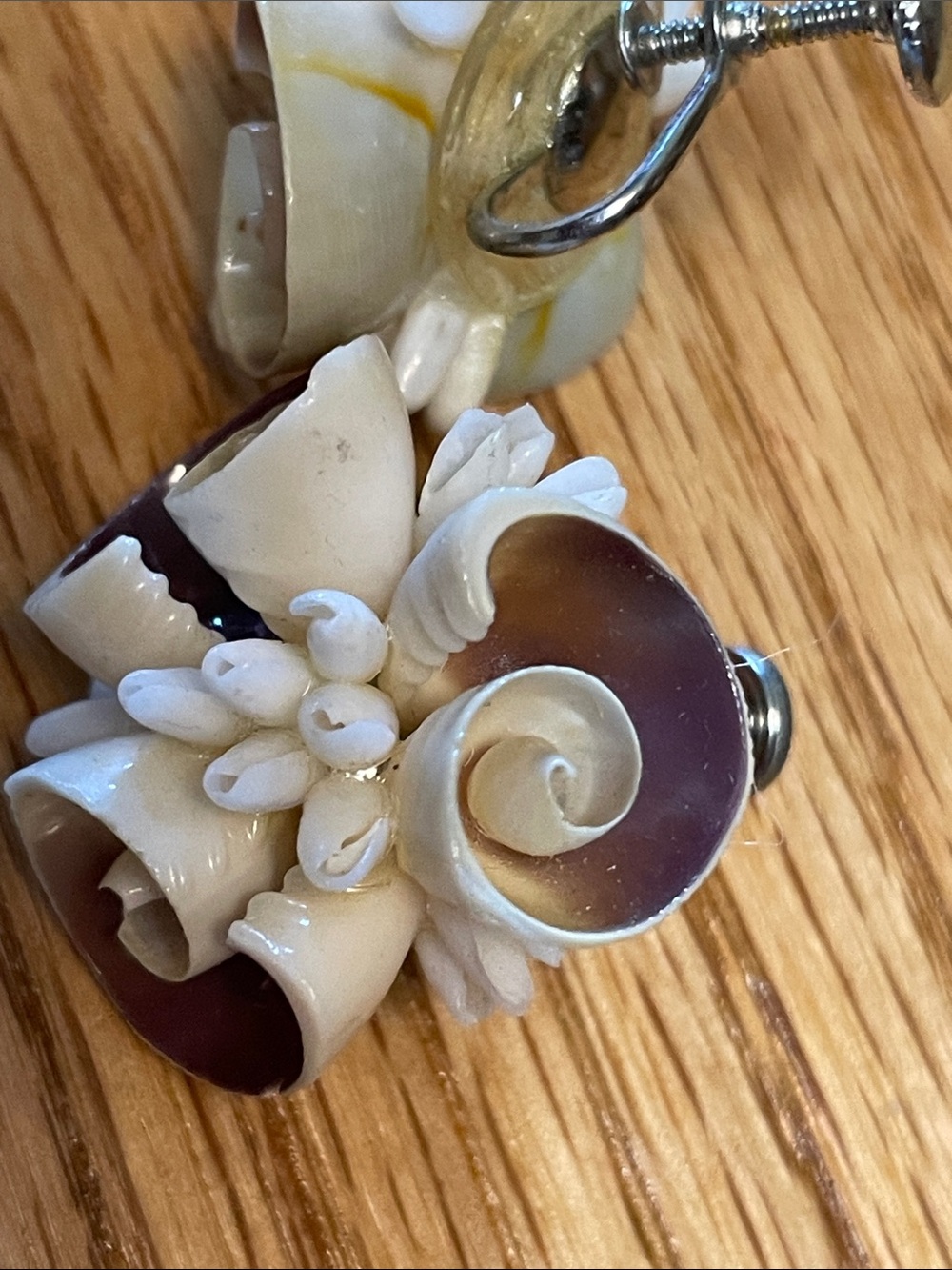 Vintage Floral Carved Shell Brooch and Screw-back Earrings Set - Picture 7 of 7